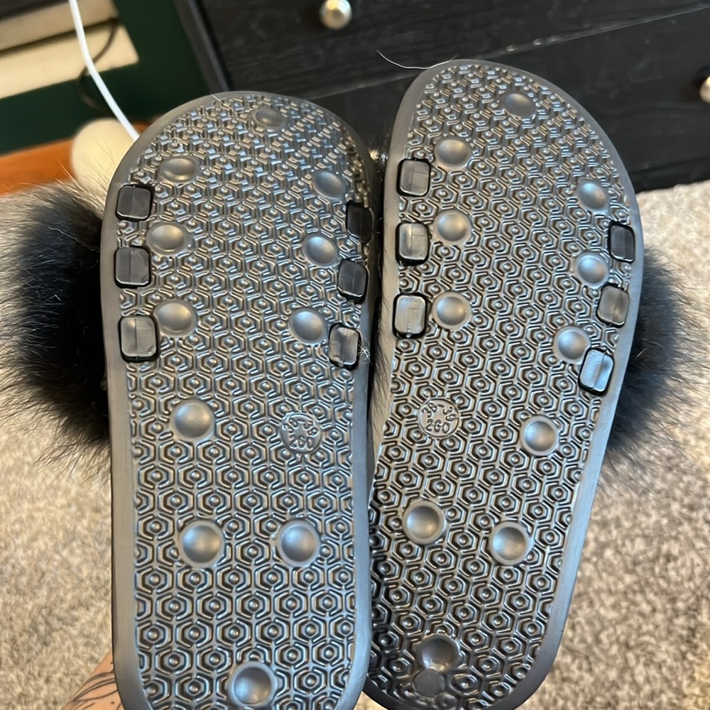 #131. Fuzzy slides. Size 8 - Picture 5 of 7